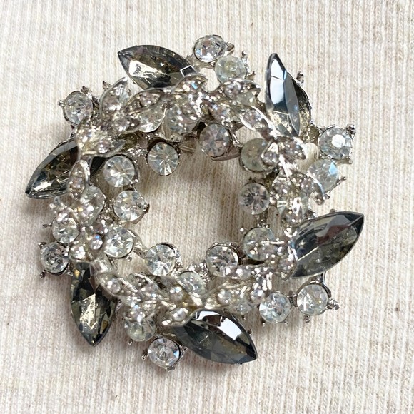 Rhinestone Wreath Brooch Flower And Leaf Motif Round And Marquise Stones - Picture 1 of 8